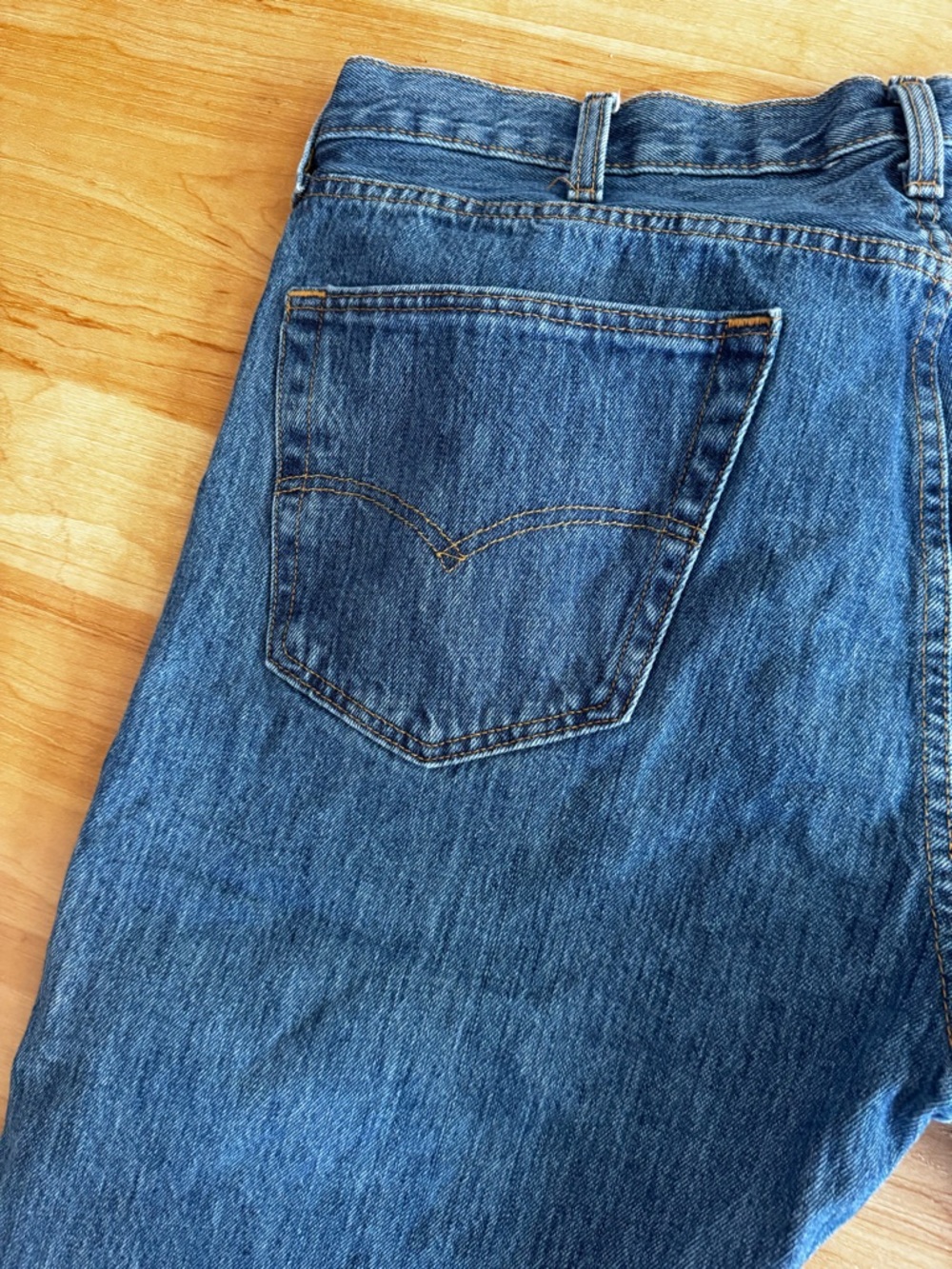 Levi's Men's 501 Blue Straight Button Fly Jeans Size 40 - Picture 3 of 6